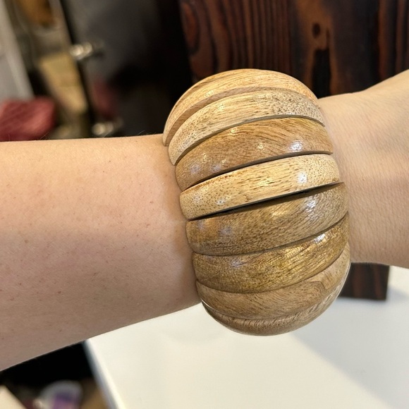 Vintage Boho Wooden Stretch Bracelet - Picture 6 of 7